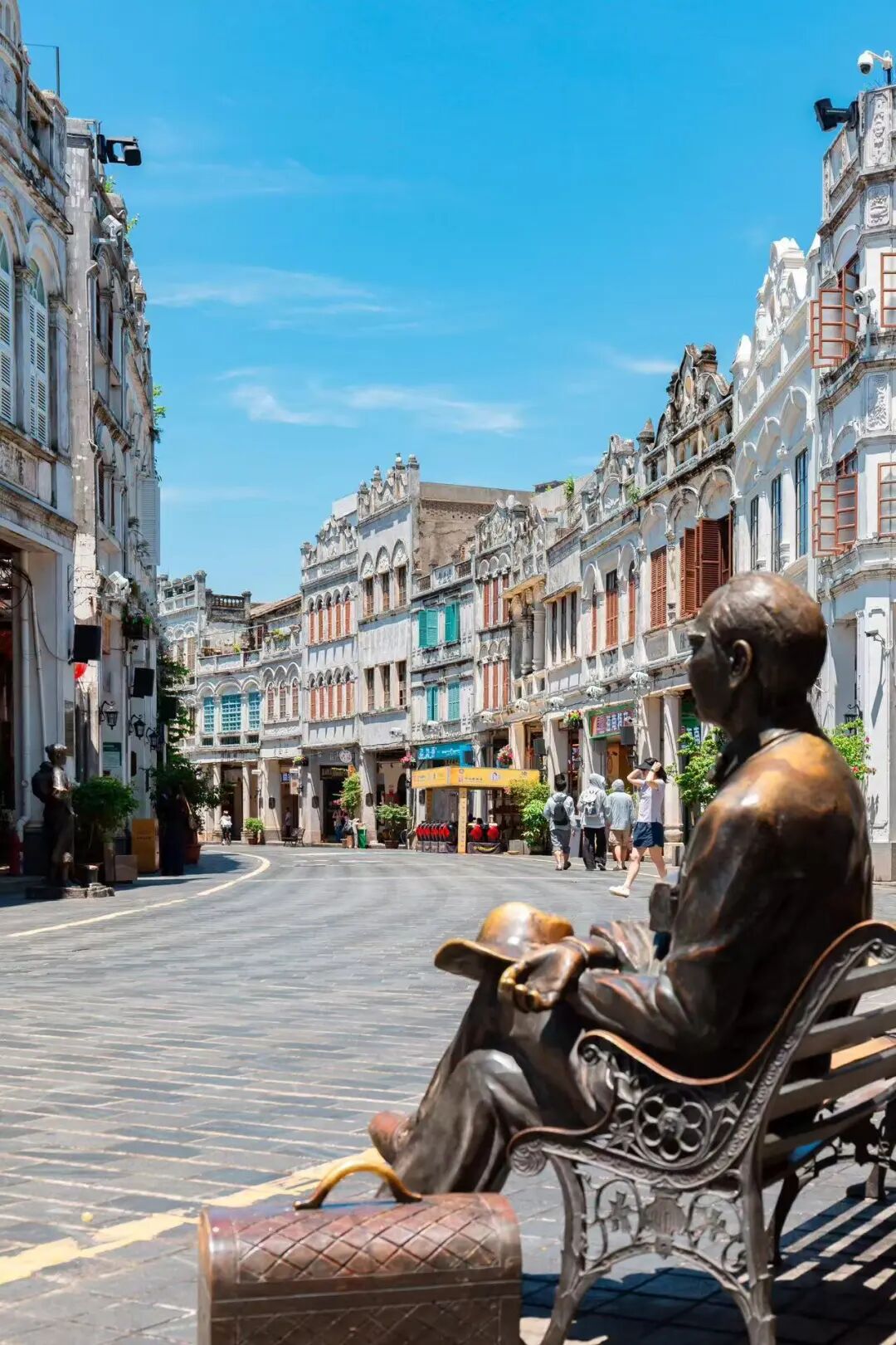 机票仅300+，最适合养老的海滨慢城，人均￥40炫早茶，6元椰子当水喝