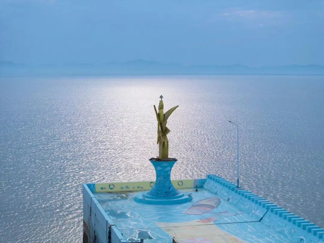 几乎0游客的山海秘境，海鲜不输象山，海岛比舟山淳朴，满街小吃炫不停！