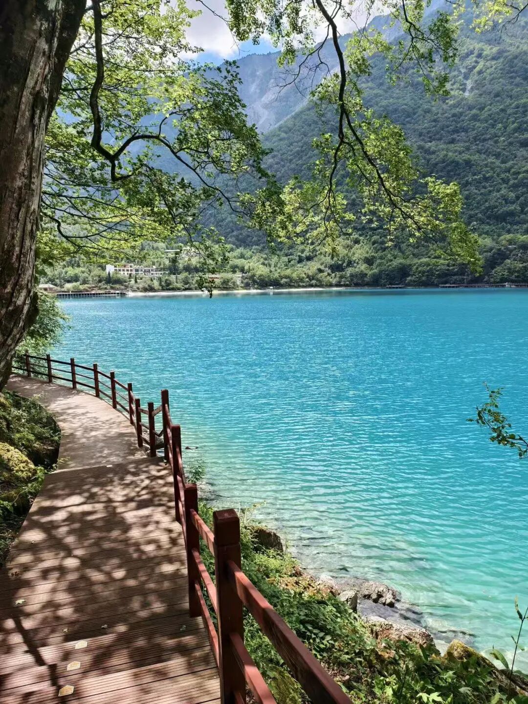 西北唯一不输江南的小城！人均600玩3天，山水似画，烤肉论斤吃，7块钱嗦粉