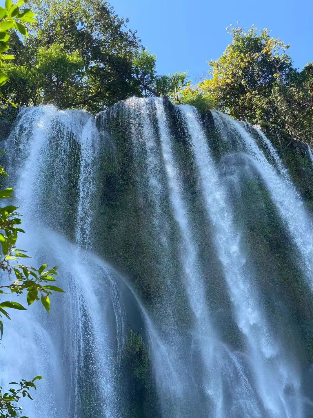 中国最“色”的地方：比六盘水还凉快！夏天最低温度12°C！风景不输桂林，500元吃好喝好