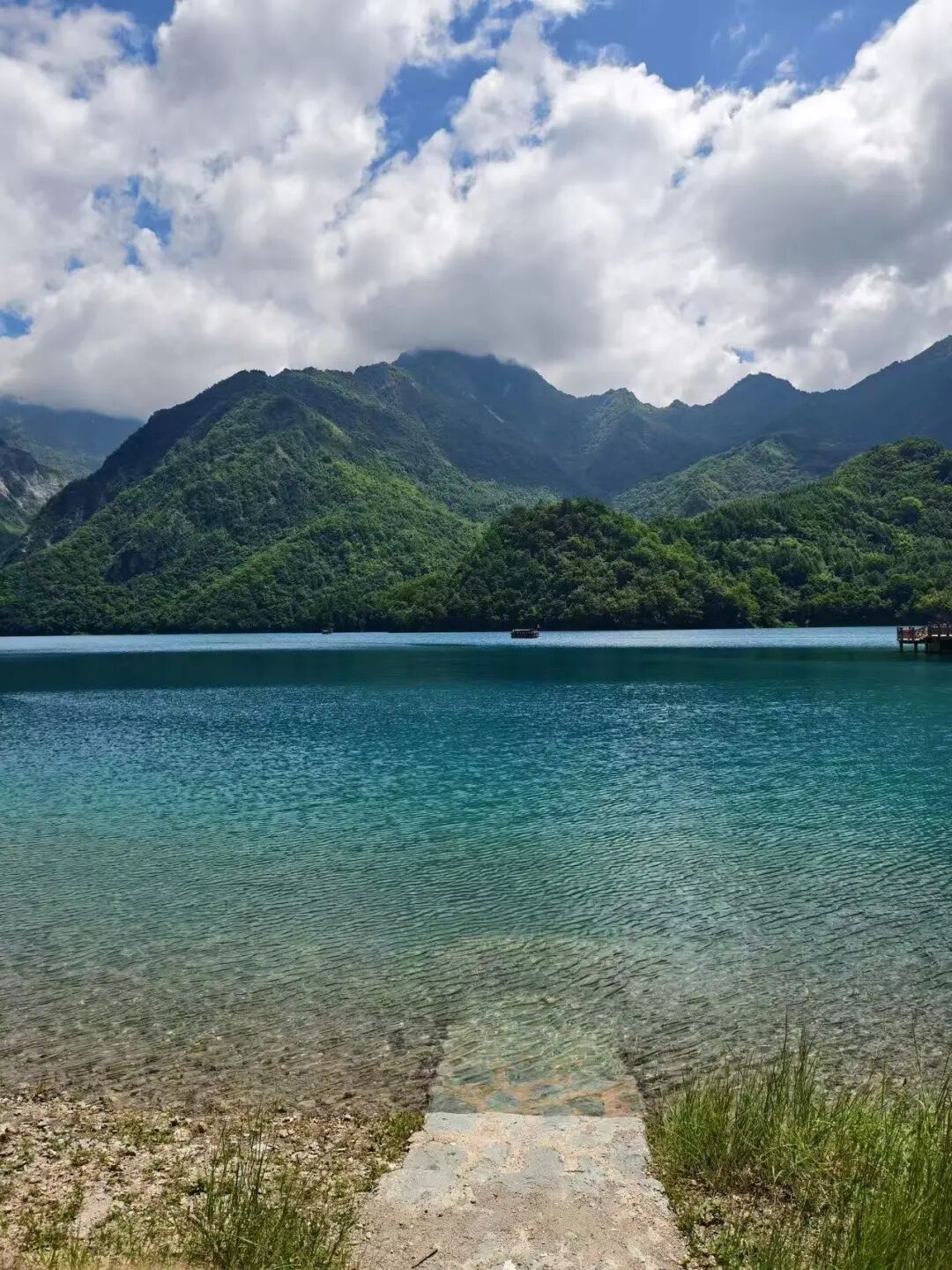 西北唯一不输江南的小城！人均600玩3天，山水似画，烤肉论斤吃，7块钱嗦粉