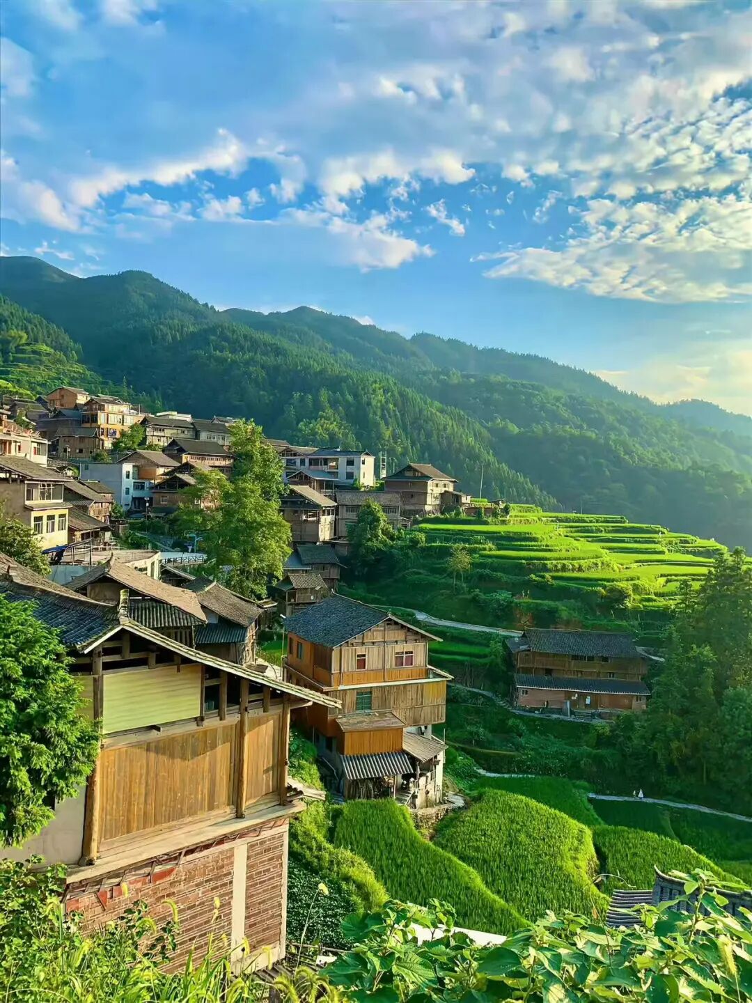 中国最“色”的地方：比六盘水还凉快！夏天最低温度12°C！风景不输桂林，500元吃好喝好