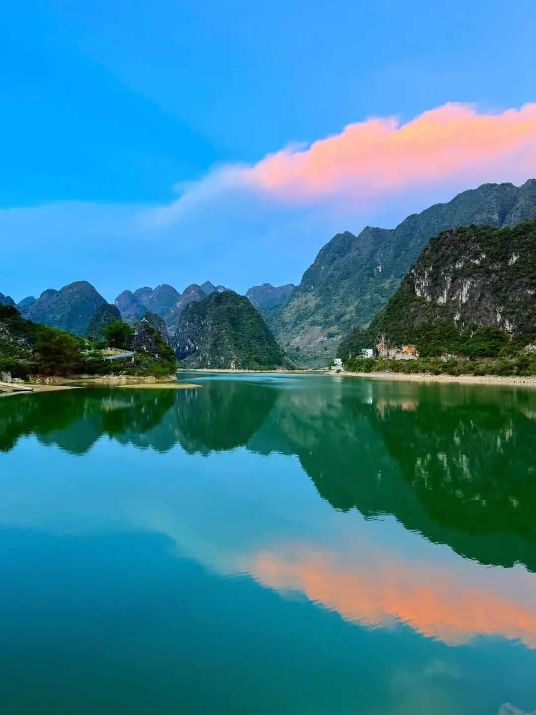 中国最“色”的地方：比六盘水还凉快！夏天最低温度12°C！风景不输桂林，500元吃好喝好