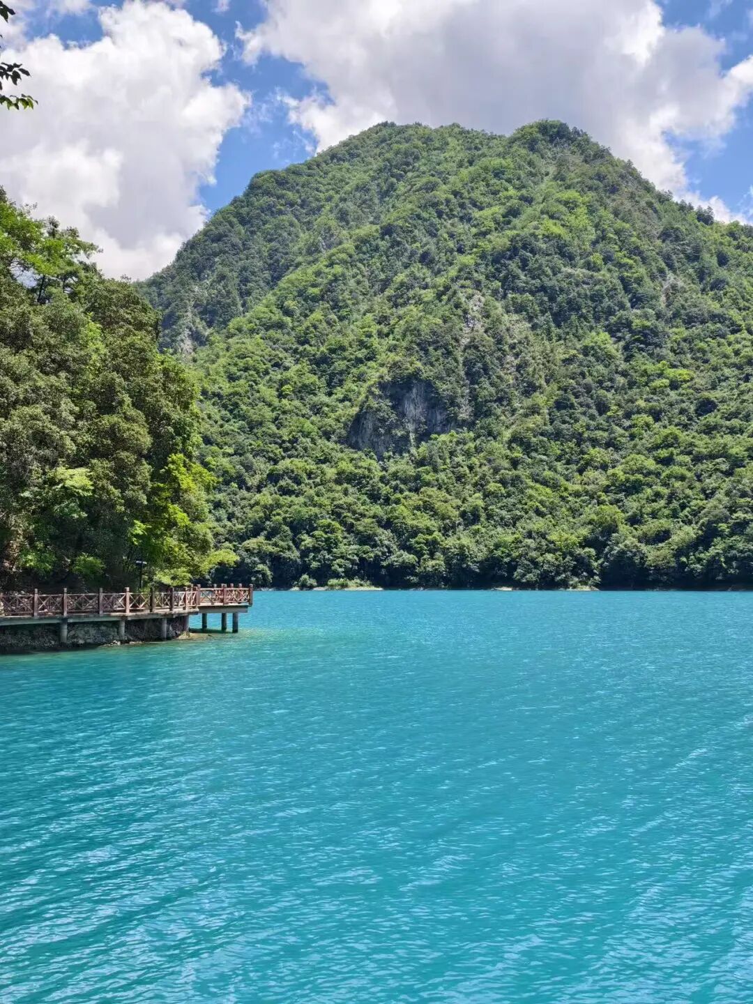 西北唯一不输江南的小城！人均600玩3天，山水似画，烤肉论斤吃，7块钱嗦粉
