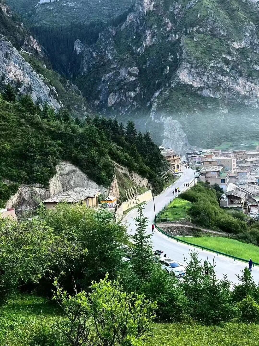 西北唯一不输江南的小城！人均600玩3天，山水似画，烤肉论斤吃，7块钱嗦粉