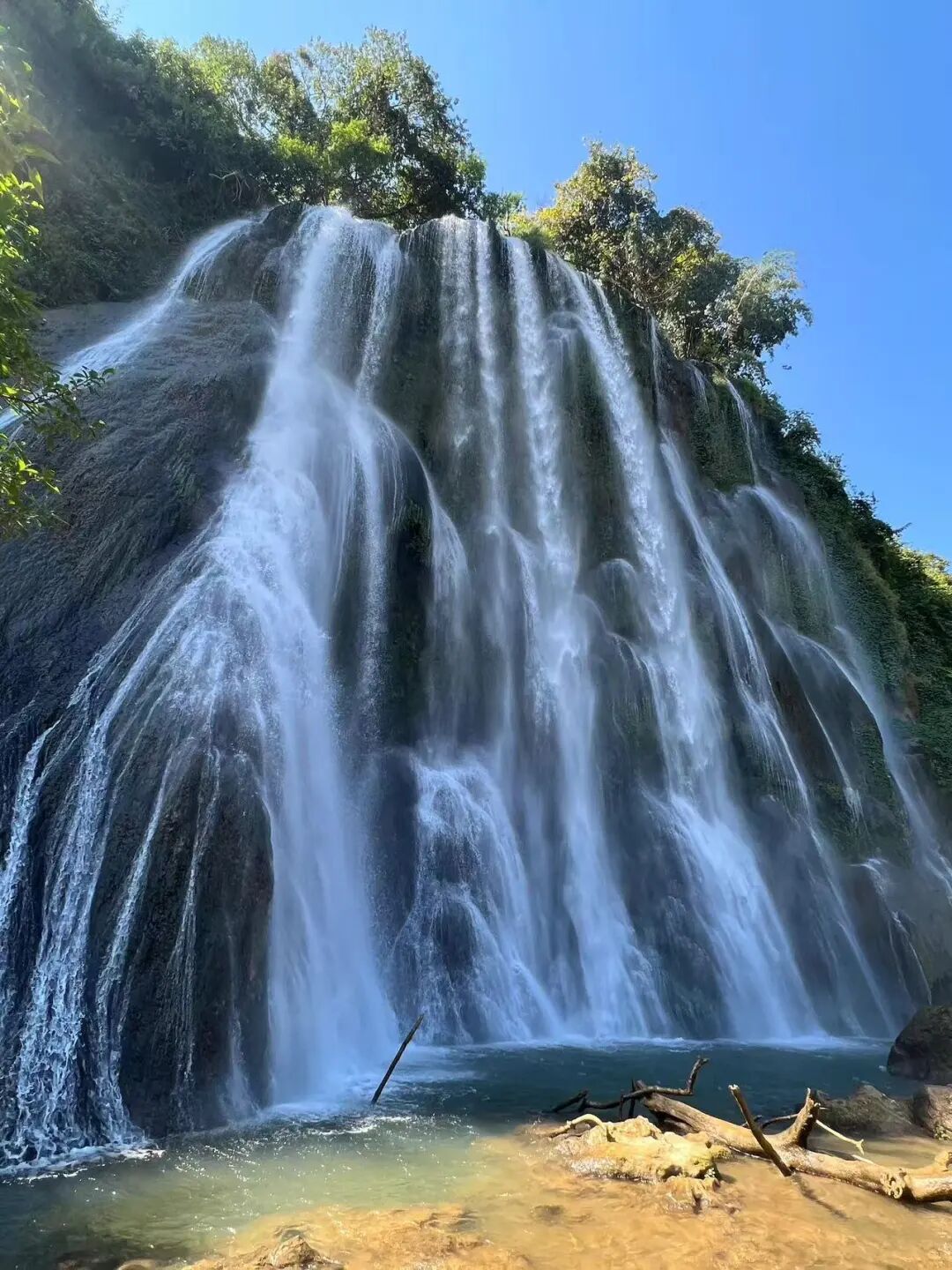 中国最“色”的地方：比六盘水还凉快！夏天最低温度12°C！风景不输桂林，500元吃好喝好