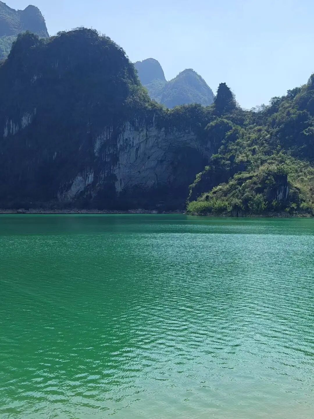 中国最“色”的地方：比六盘水还凉快！夏天最低温度12°C！风景不输桂林，500元吃好喝好
