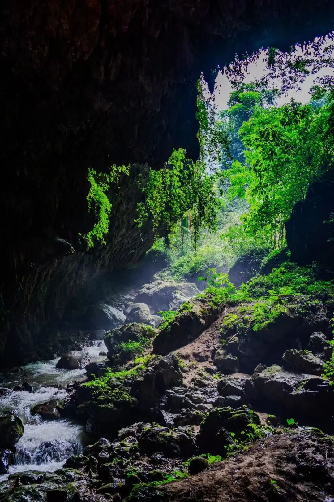 中国最“色”的地方：比六盘水还凉快！夏天最低温度12°C！风景不输桂林，500元吃好喝好