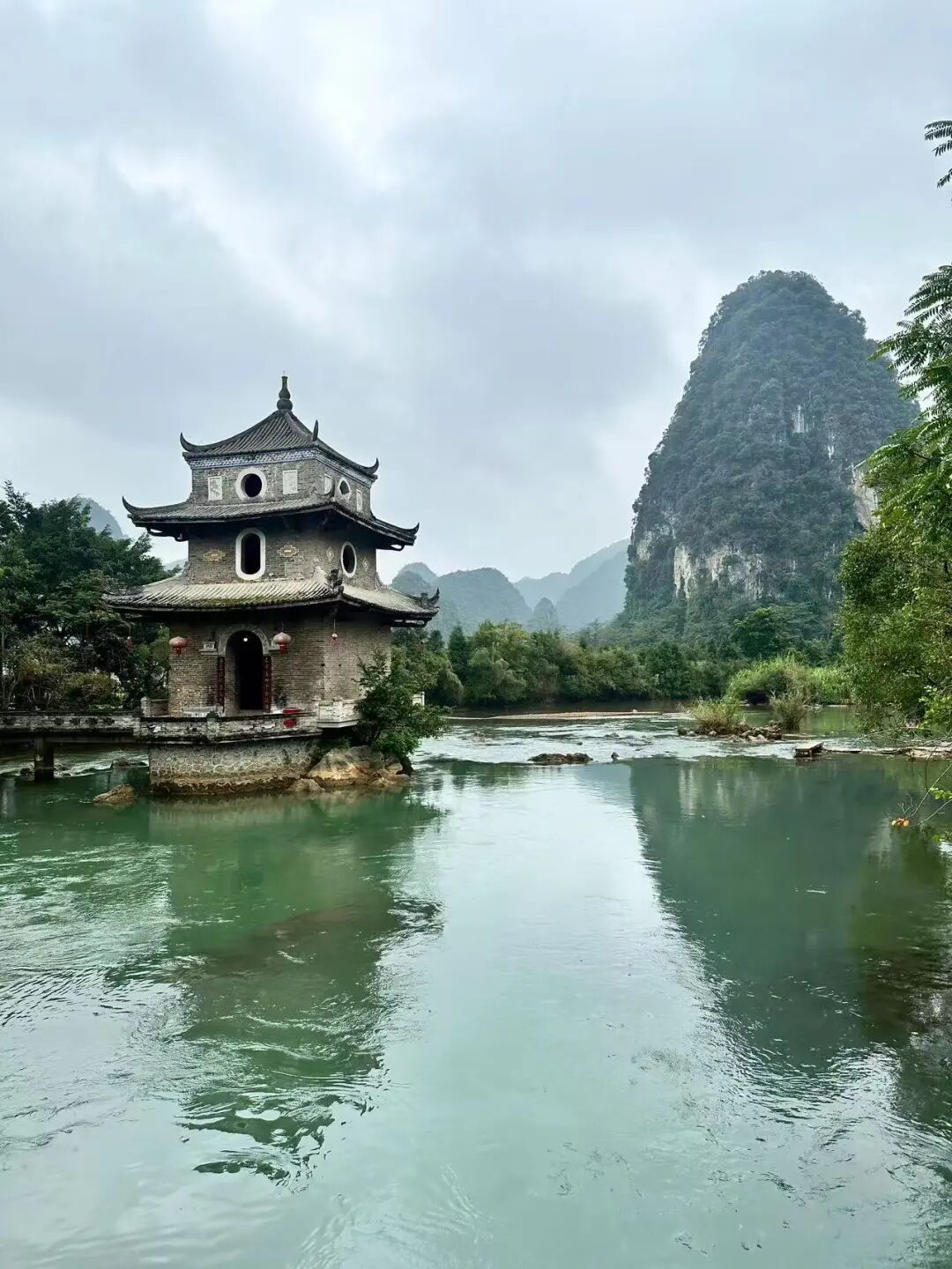 山水不输桂林，物价不及一半，这座夏天才25℃的避暑小城，冷门到无人知！