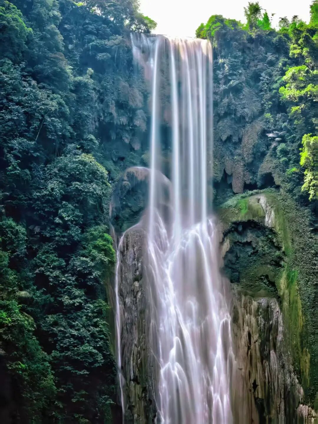山水不输桂林，物价不及一半，这座夏天才25℃的避暑小城，冷门到无人知！