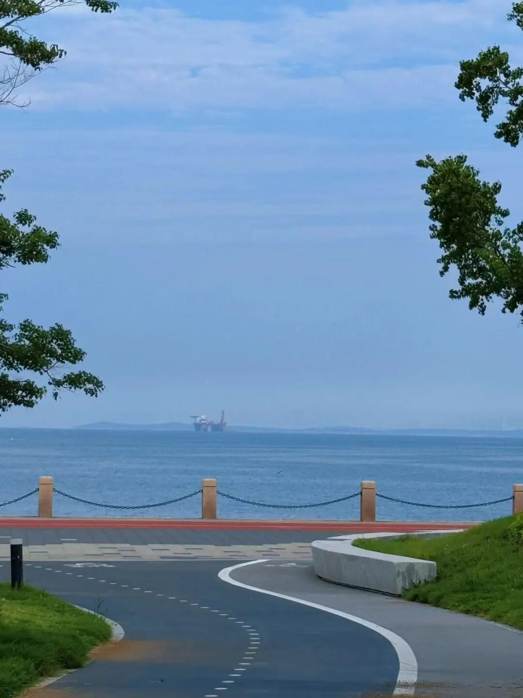 国内宜居城市TOP1，却一直不火，4块钱一碗面，出门就是海，海鲜和水果论盆吃