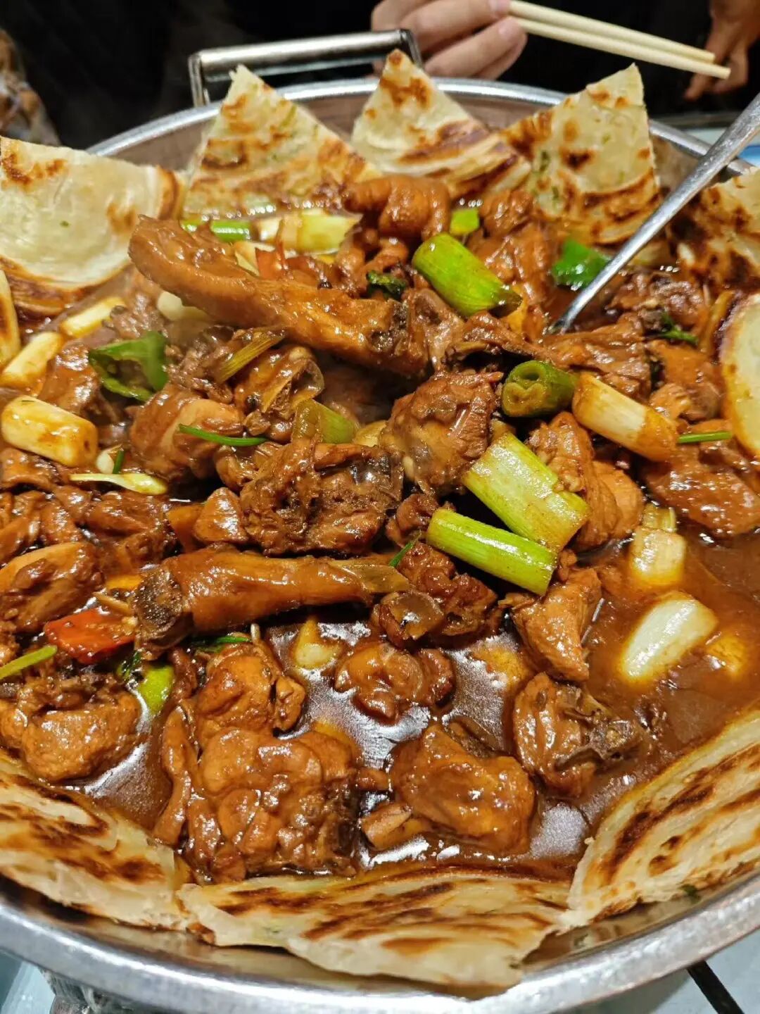 国内宜居城市TOP1，却一直不火，4块钱一碗面，出门就是海，海鲜和水果论盆吃