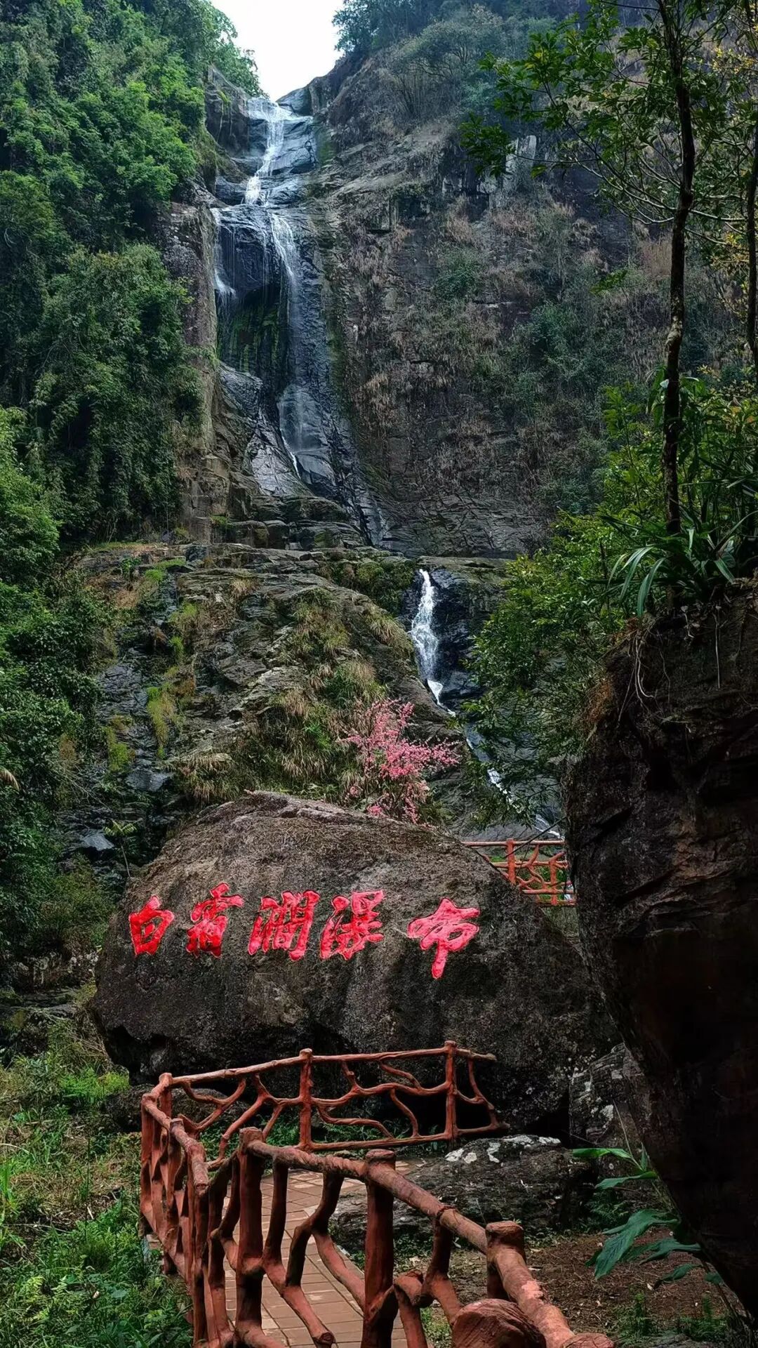 又挖到一座被低估的小城！高铁直达，嗦粉自由，低调的美食江湖藏不住了！