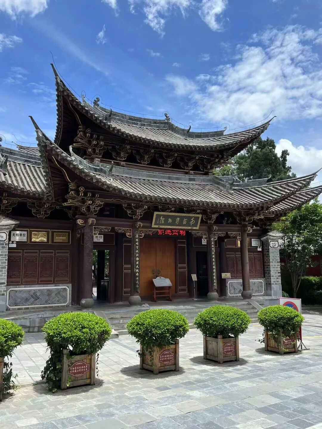 比大理原始，比丽江清净！这座活着的慢城，气候舒适，物价不高，太适合来隐居躺平了