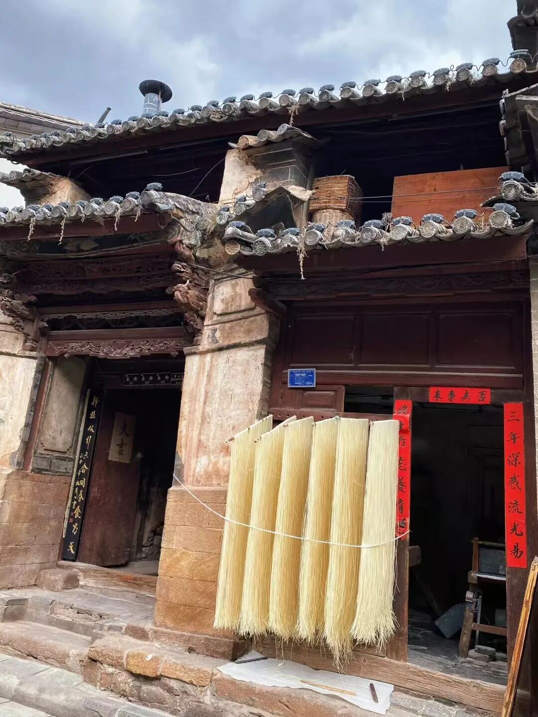 比大理原始，比丽江清净！这座活着的慢城，气候舒适，物价不高，太适合来隐居躺平了