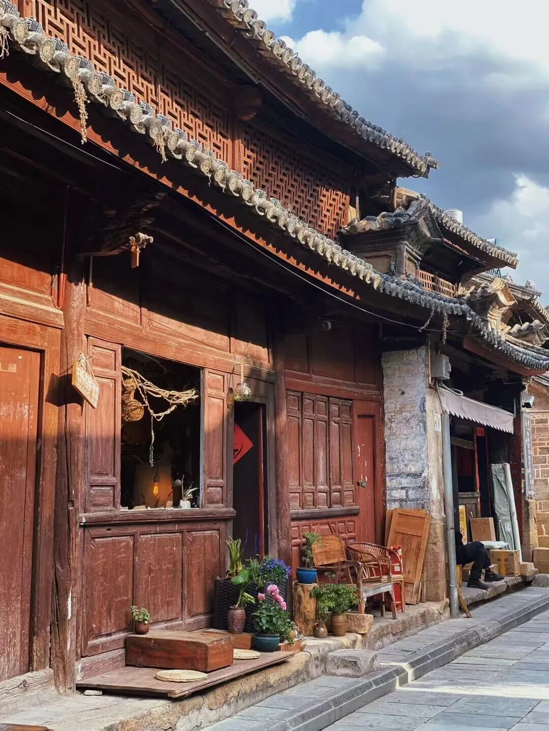 比大理原始，比丽江清净！这座活着的慢城，气候舒适，物价不高，太适合来隐居躺平了