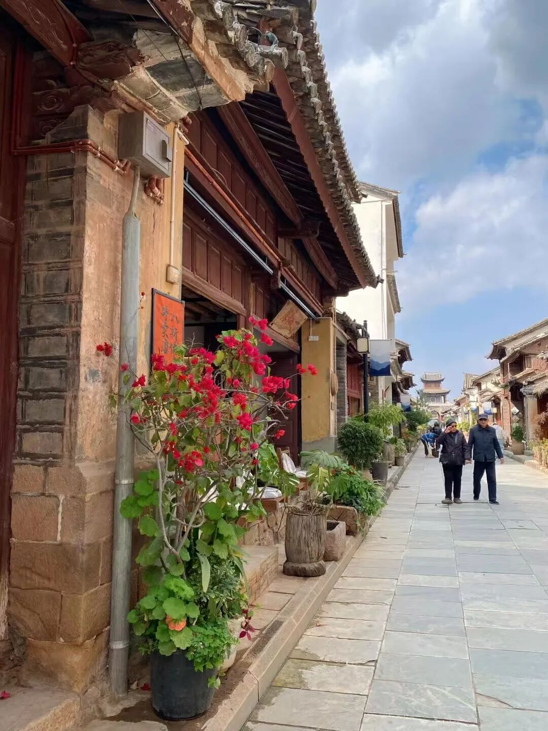 比大理原始，比丽江清净！这座活着的慢城，气候舒适，物价不高，太适合来隐居躺平了