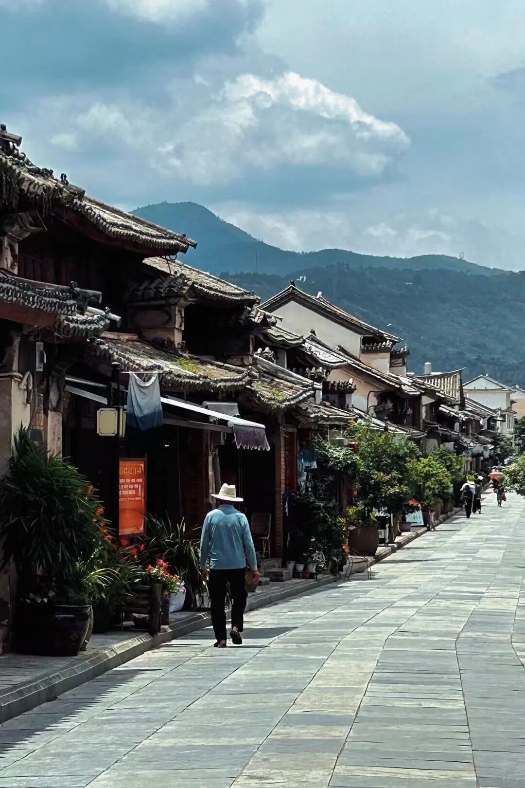 比大理原始，比丽江清净！这座活着的慢城，气候舒适，物价不高，太适合来隐居躺平了