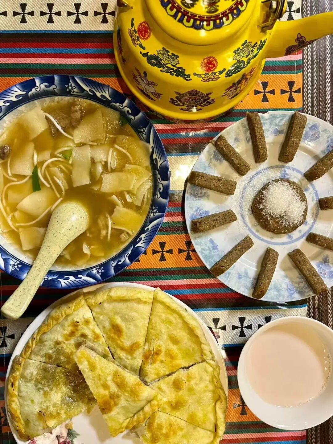 比西藏近，比新疆纯净，夏日均温22℃，这个没有高反的神仙避暑地，不堵车、游客少