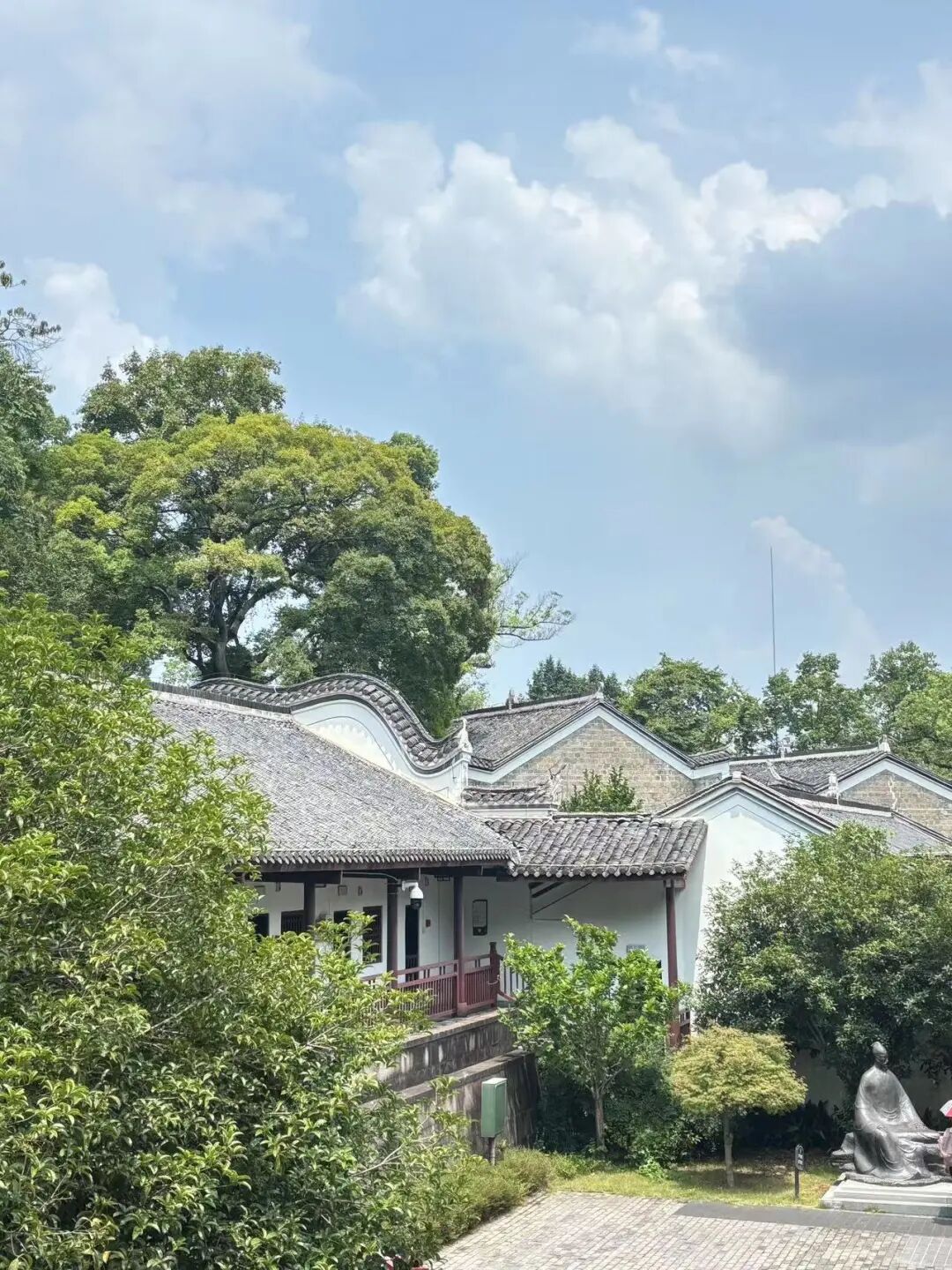 比大理人少，比景德镇好逛，这座惊艳的小城，景点门票免费，好吃好玩，很多人却连名字都念不对