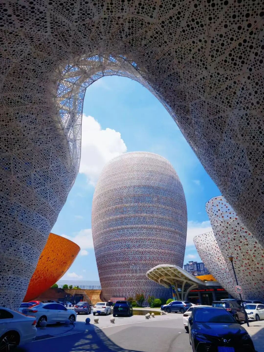 比大理人少，比景德镇好逛，这座惊艳的小城，景点门票免费，好吃好玩，很多人却连名字都念不对