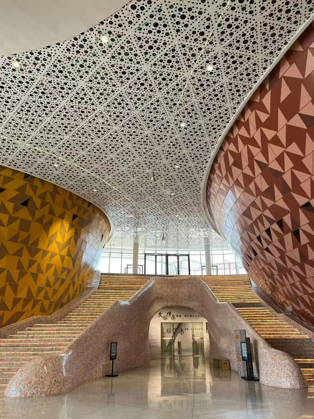 比大理人少，比景德镇好逛，这座惊艳的小城，景点门票免费，好吃好玩，很多人却连名字都念不对