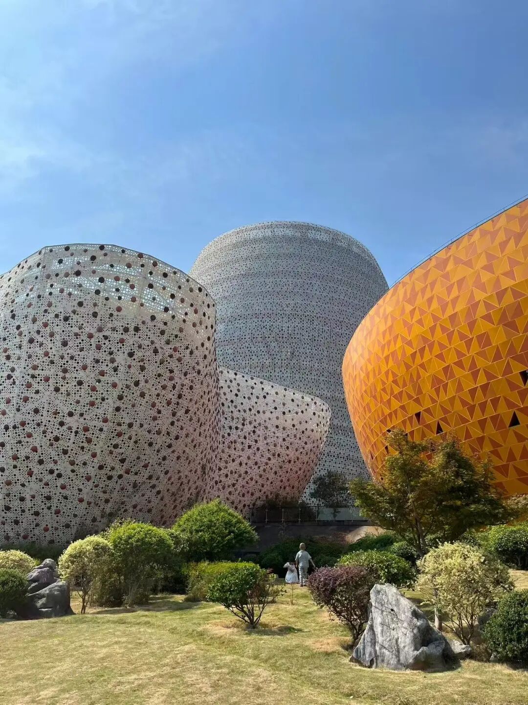 比大理人少，比景德镇好逛，这座惊艳的小城，景点门票免费，好吃好玩，很多人却连名字都念不对