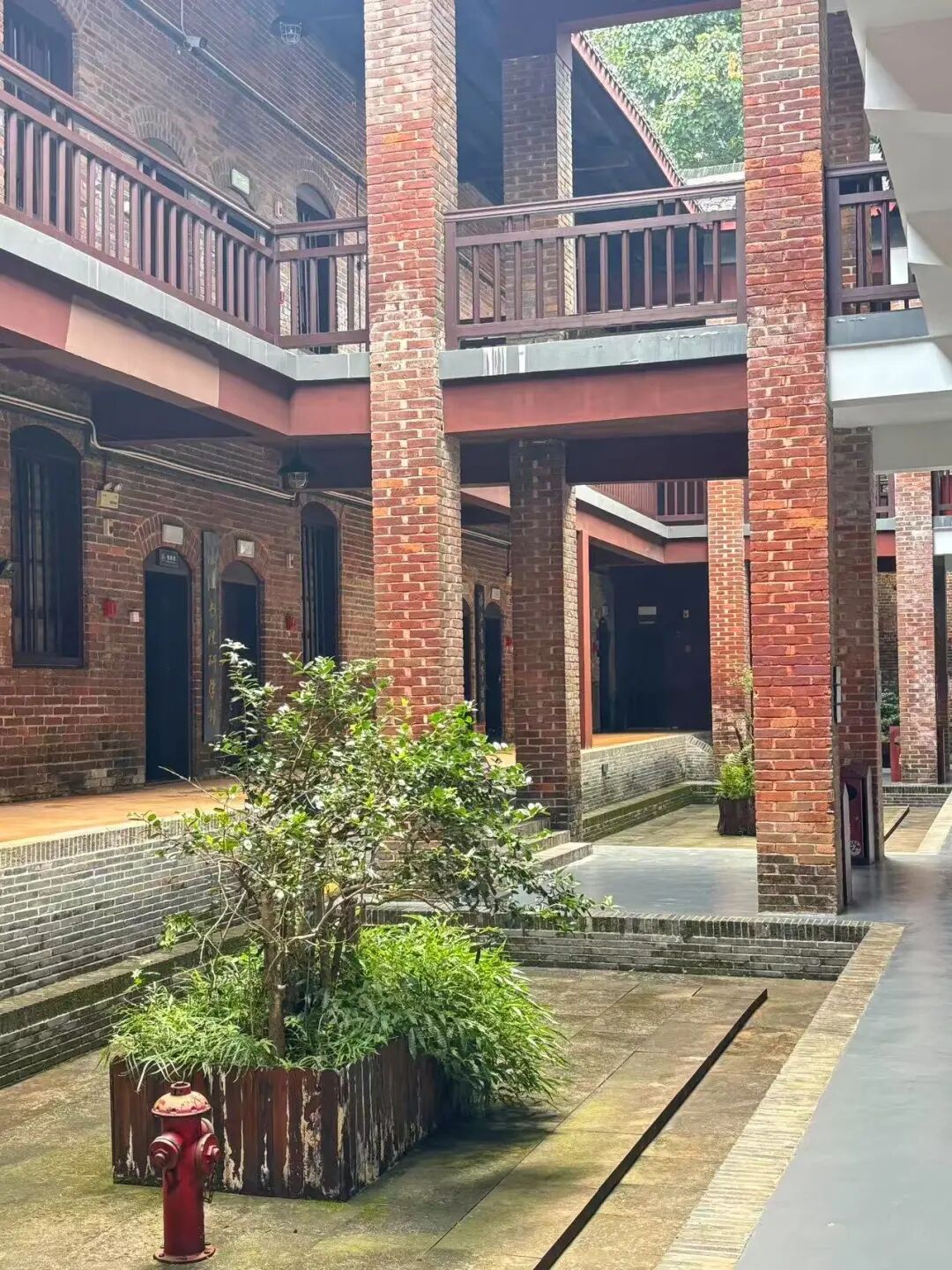 比大理人少，比景德镇好逛，这座惊艳的小城，景点门票免费，好吃好玩，很多人却连名字都念不对