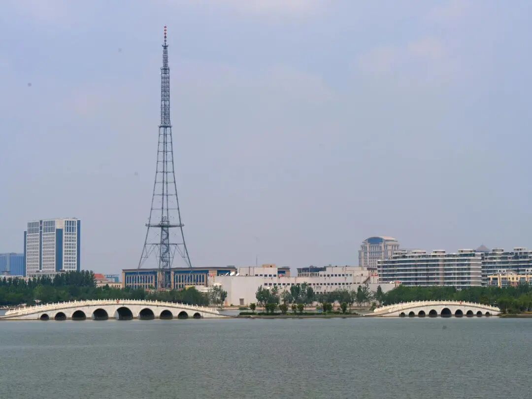 比青岛便宜！国内唯一油田和大海并存的城市，海鲜论盆吃，几乎0游客！