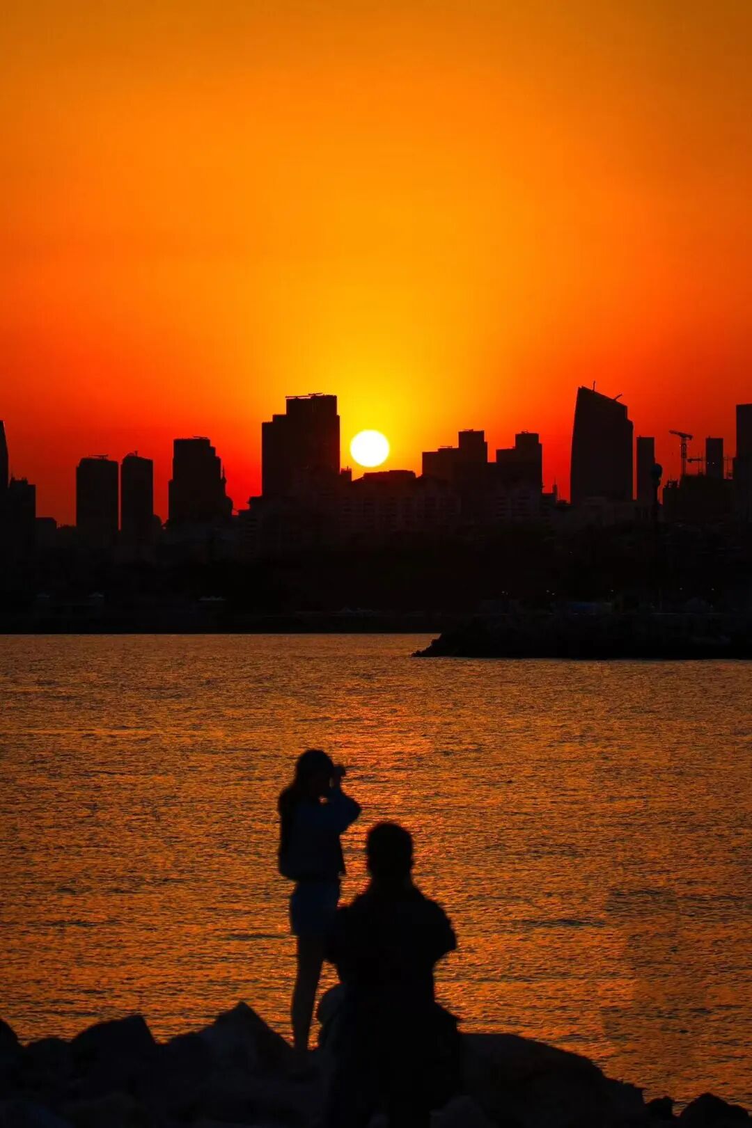机票只要200+，秋天最浪漫的海滨城市，梭子蟹论桶买，轻松实现海鲜自由