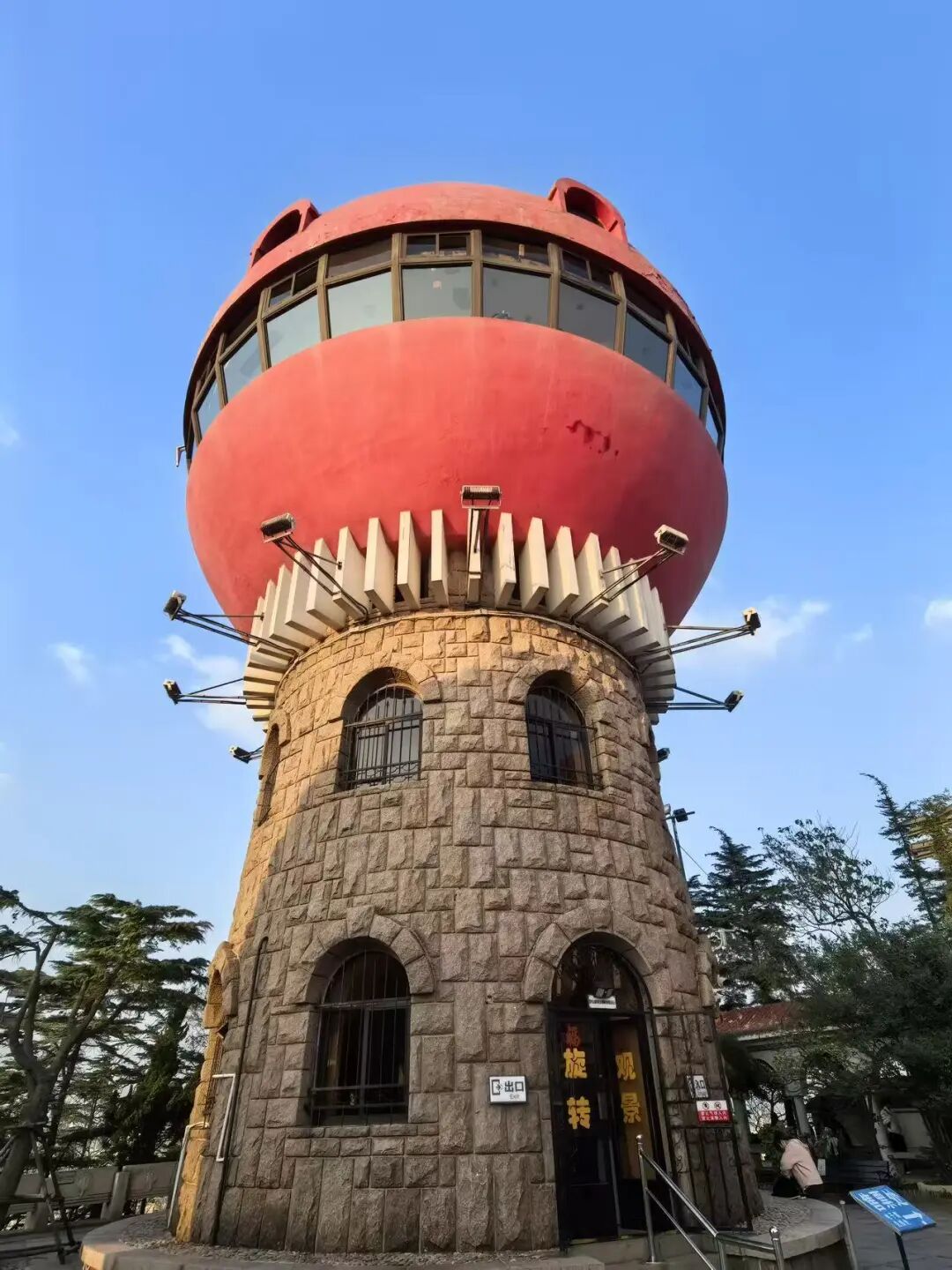 机票只要200+，秋天最浪漫的海滨城市，梭子蟹论桶买，轻松实现海鲜自由