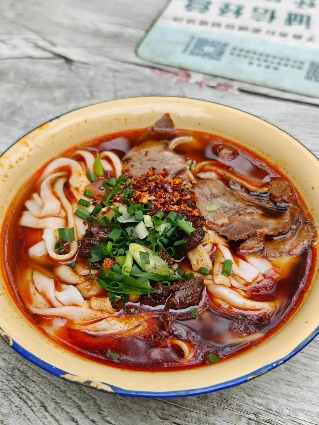 高铁1.5h直达，清晨被白酒火锅唤醒，这座存在感为0的老城有100种过早方式！