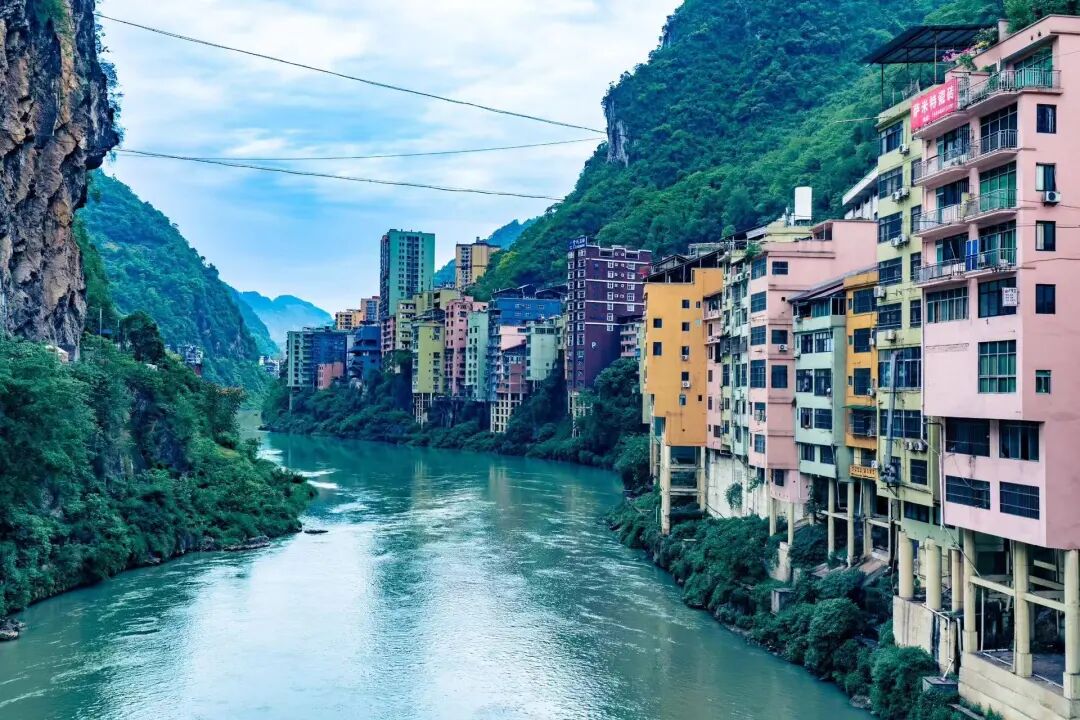 中国最不卷的“一线城市”，生活松弛，人均自来熟，没有压力，只有安逸舒适！在这里生活太幸福了