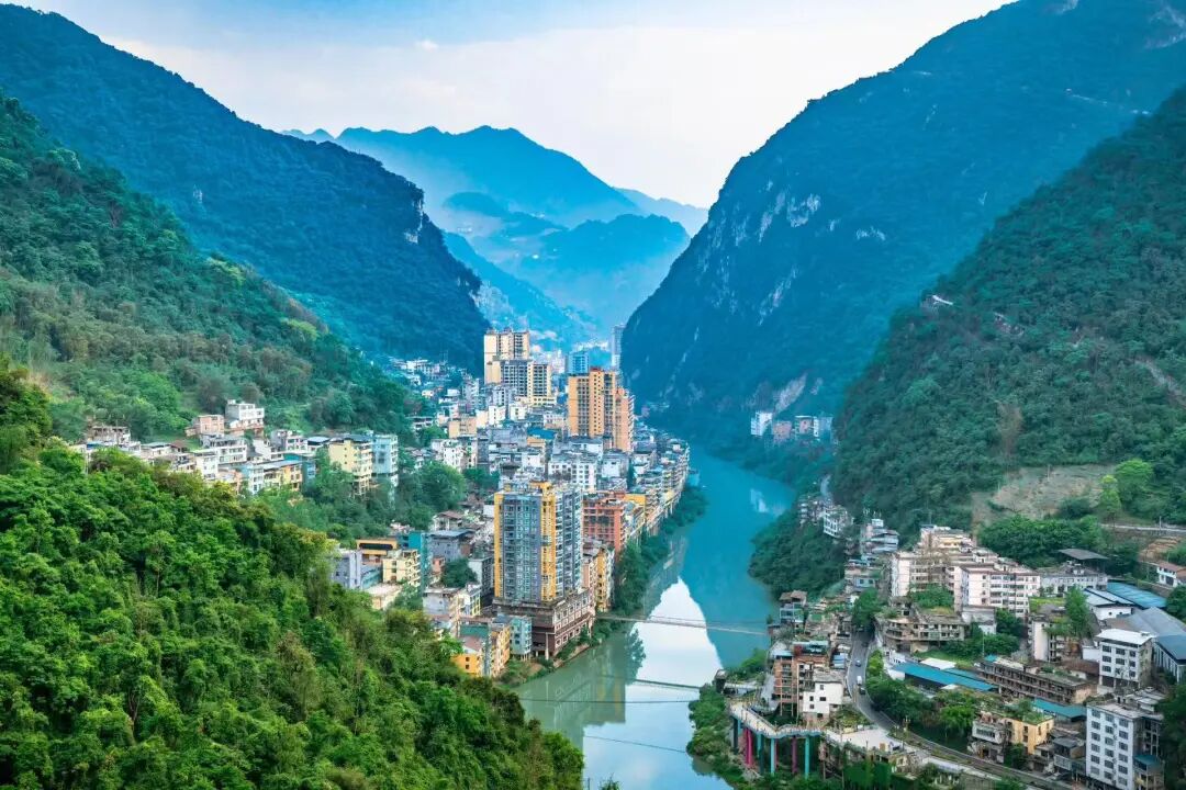 中国最不卷的“一线城市”，生活松弛，人均自来熟，没有压力，只有安逸舒适！在这里生活太幸福了