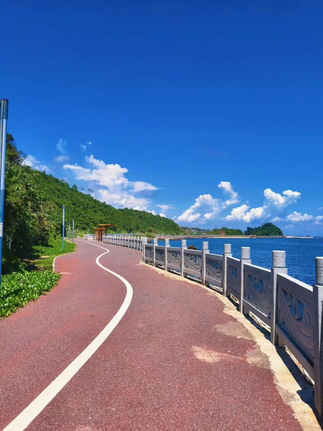 与越南隔海相望，这座边境小城真宝藏，小众物价低、海鲜和水果不问价，随便吃！