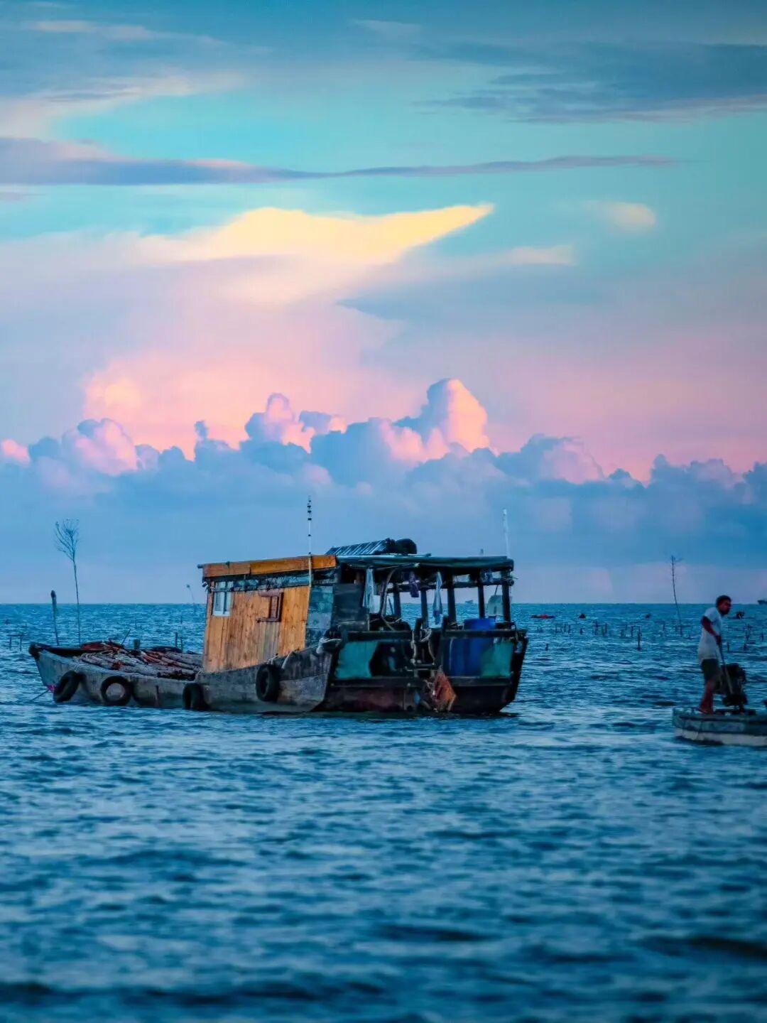 与越南隔海相望，这座边境小城真宝藏，小众物价低、海鲜和水果不问价，随便吃！