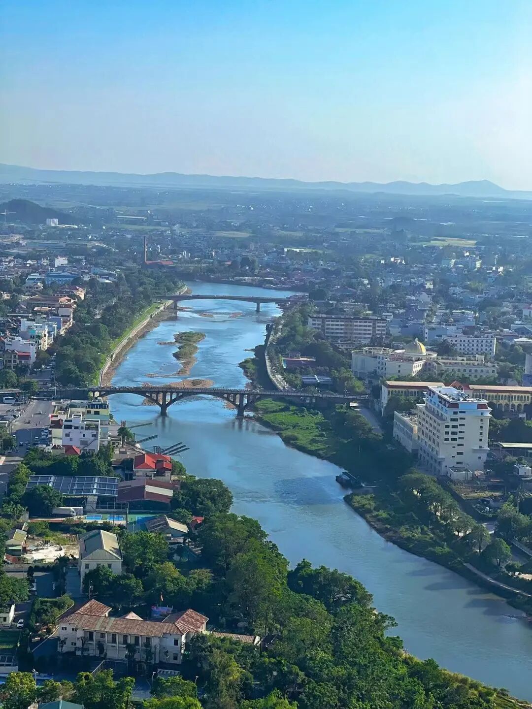 与越南隔海相望，这座边境小城真宝藏，小众物价低、海鲜和水果不问价，随便吃！