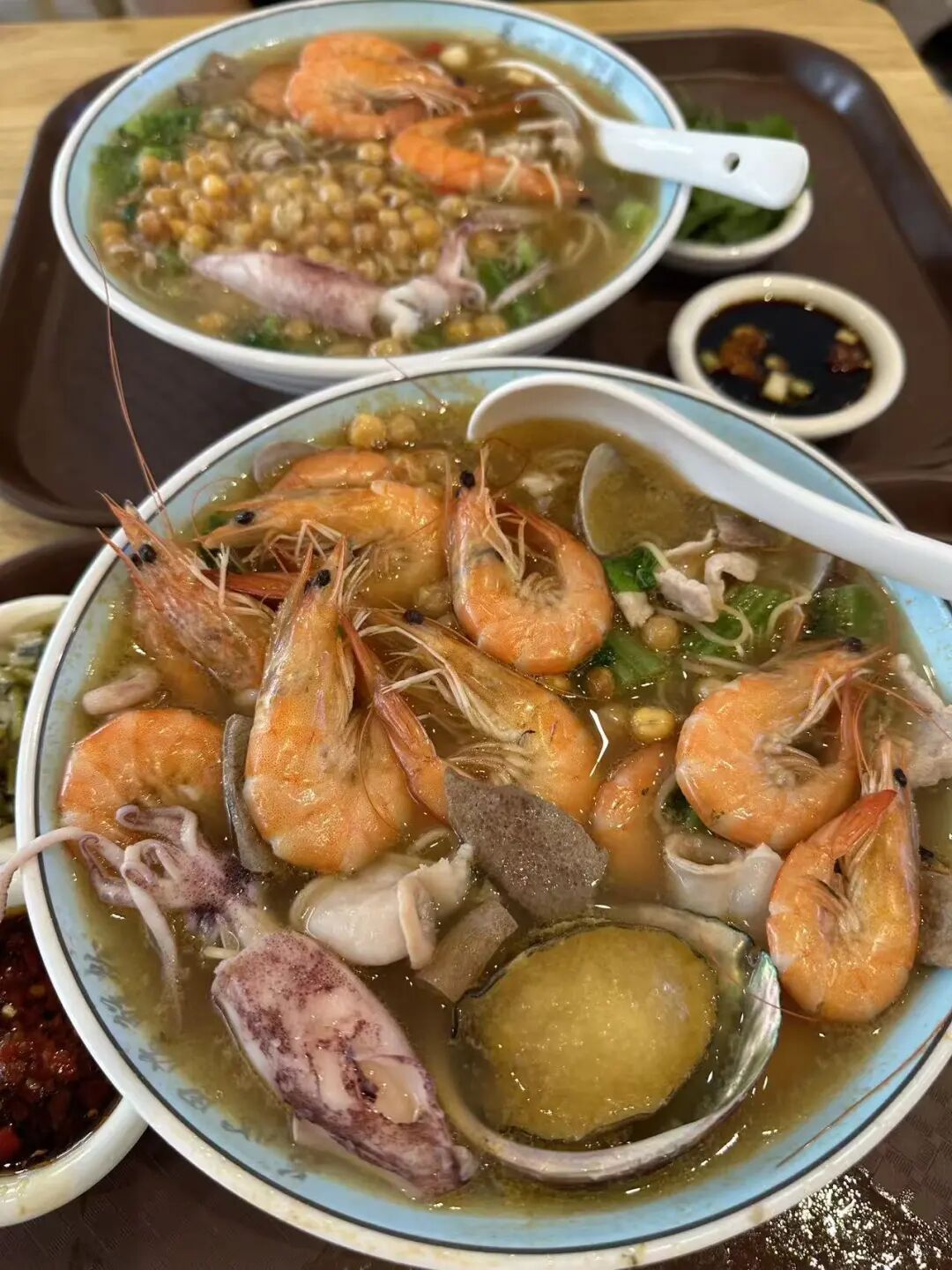 与越南隔海相望，这座边境小城真宝藏，小众物价低、海鲜和水果不问价，随便吃！