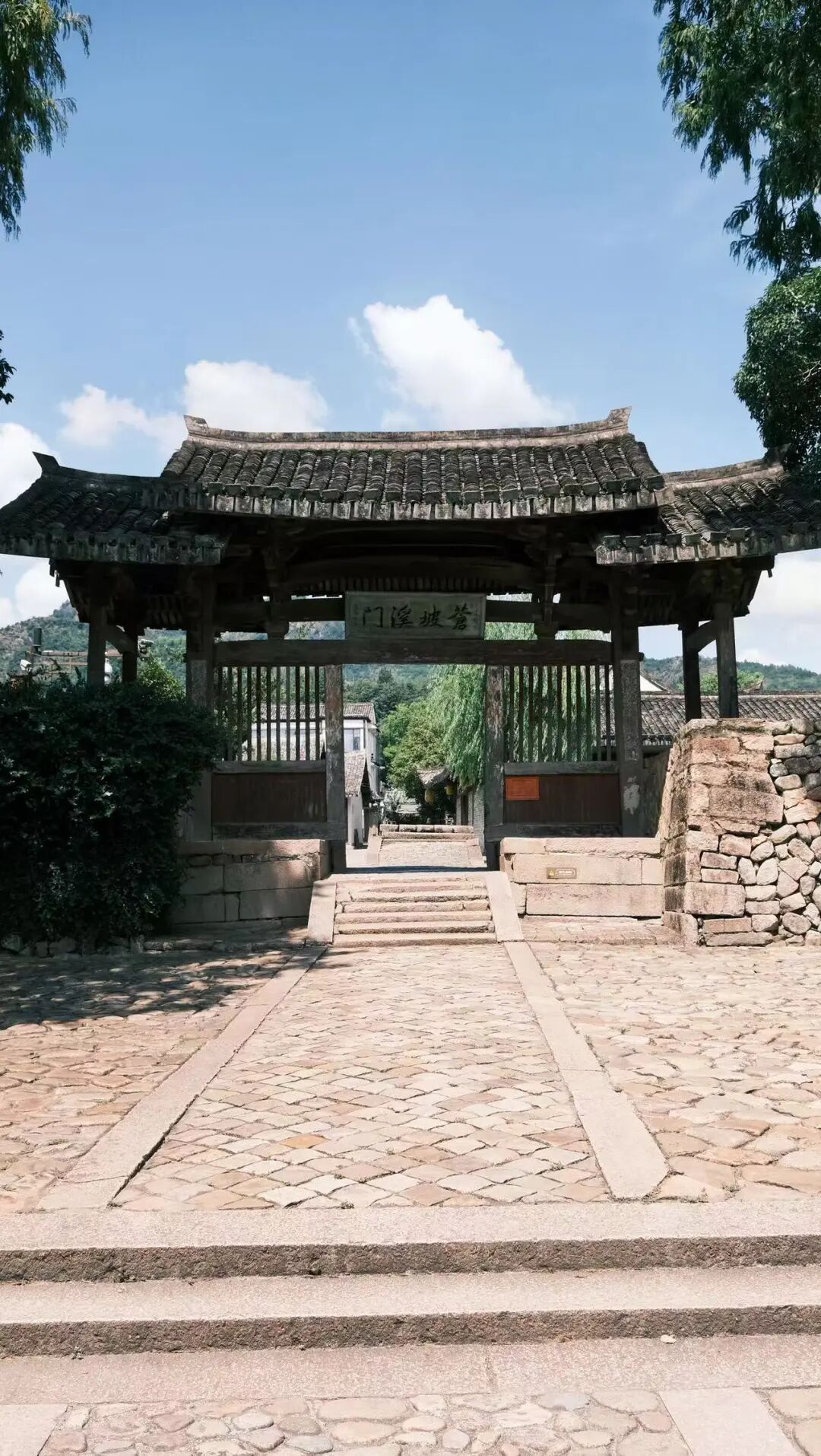 高铁2h，被严重低估的赏秋小城，银杏不输腾冲，晒秋堪比婺源，已经美了1800年！