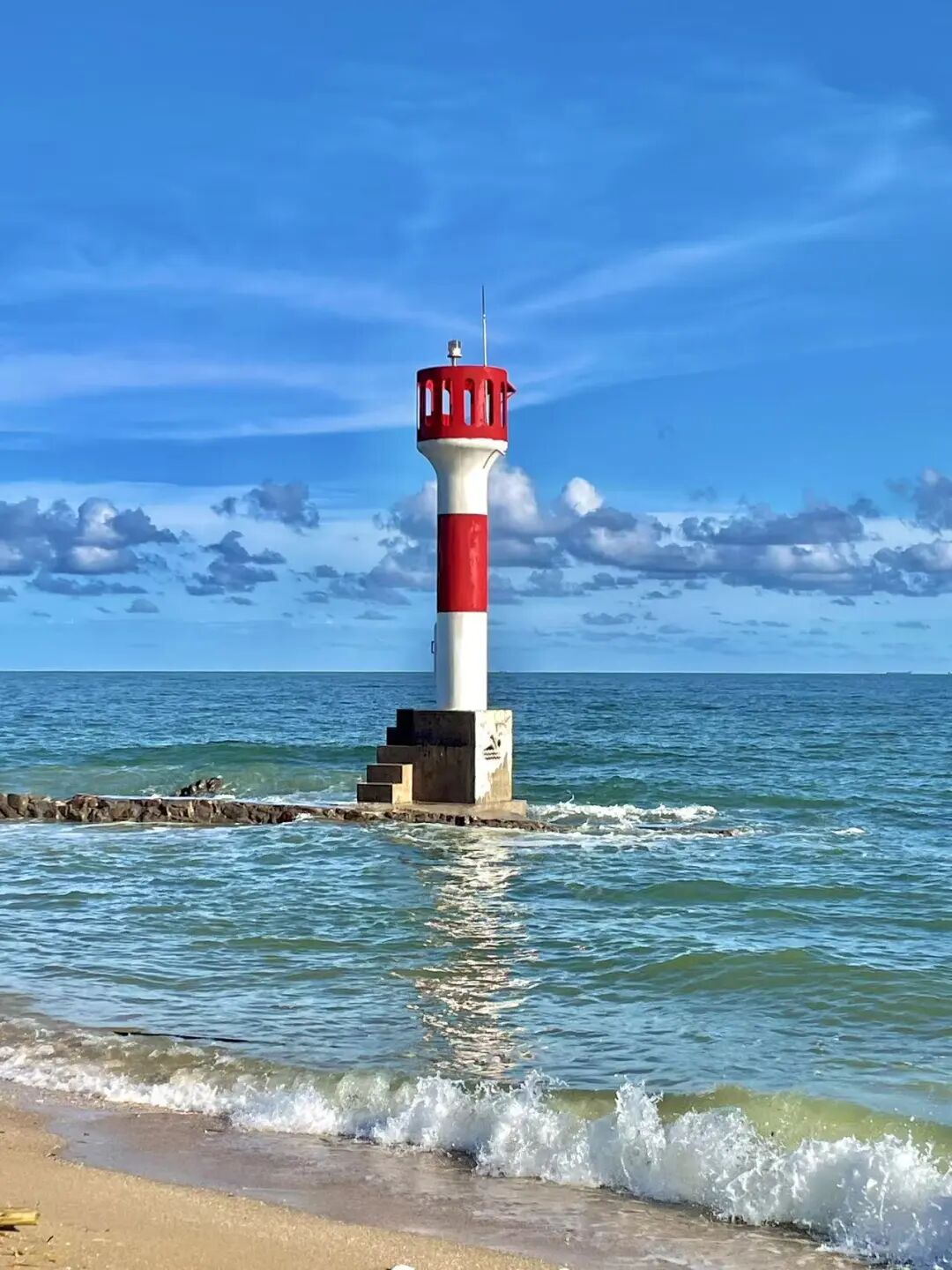 与越南隔海相望，这座边境小城真宝藏，小众物价低、海鲜和水果不问价，随便吃！