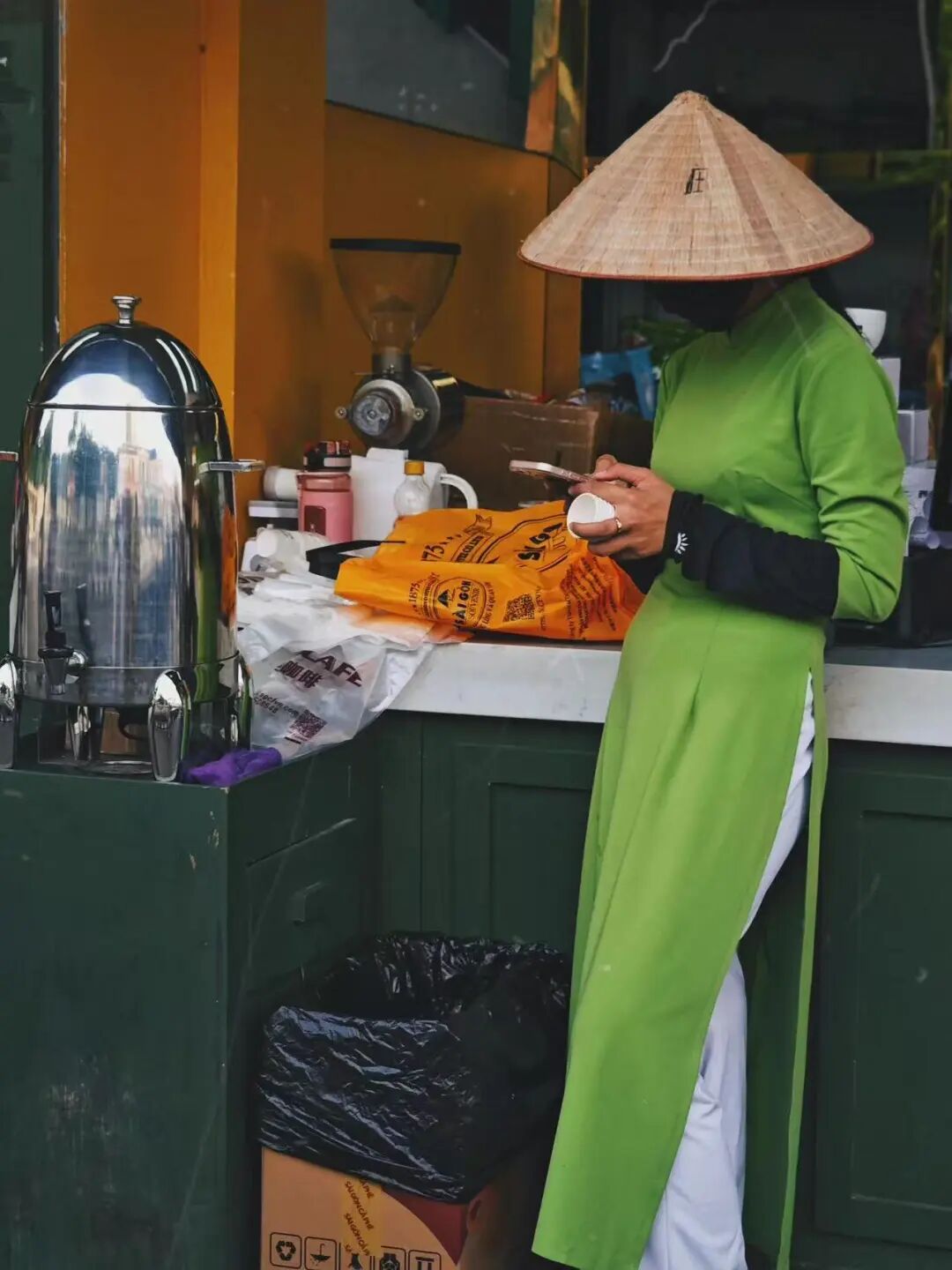 与越南隔海相望，这座边境小城真宝藏，小众物价低、海鲜和水果不问价，随便吃！