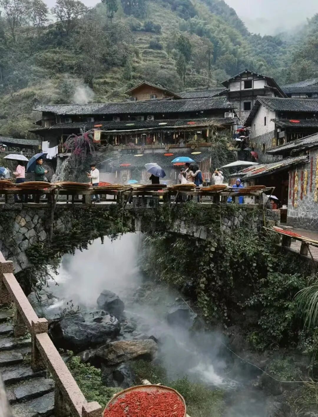 高铁2h，被严重低估的赏秋小城，银杏不输腾冲，晒秋堪比婺源，已经美了1800年！