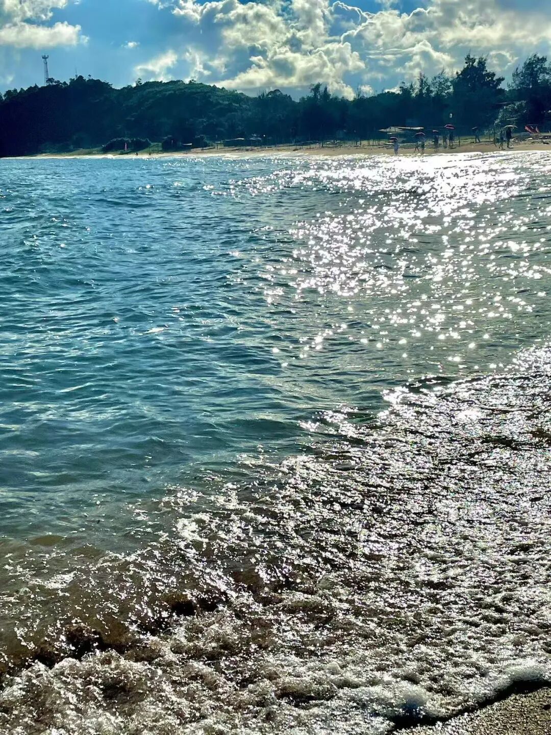 与越南隔海相望，这座边境小城真宝藏，小众物价低、海鲜和水果不问价，随便吃！