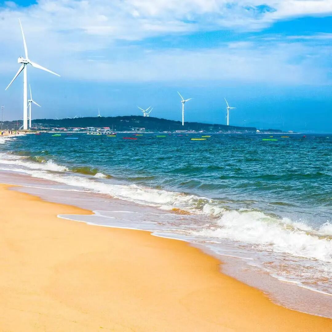 不是青烟威！国家地理盛赞，坐拥「最美海岸线」的小城，果冻海、童话小屋、海上缆车，实时温度23℃，夏日不能错过！