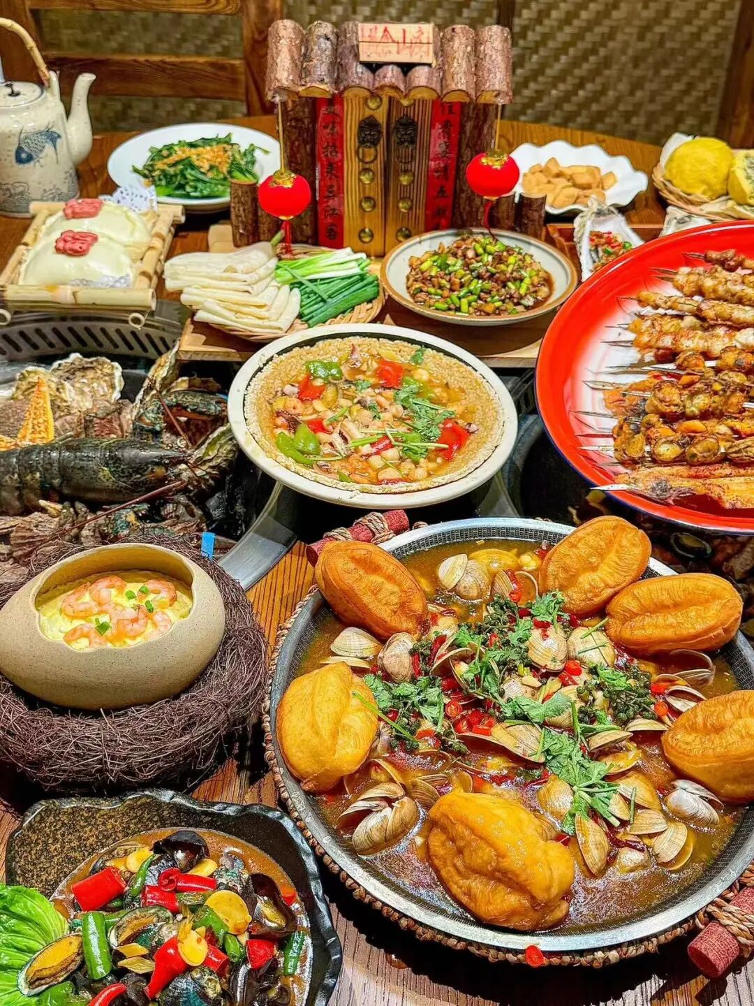 不是青烟威！国家地理盛赞，坐拥「最美海岸线」的小城，果冻海、童话小屋、海上缆车，实时温度23℃，夏日不能错过！