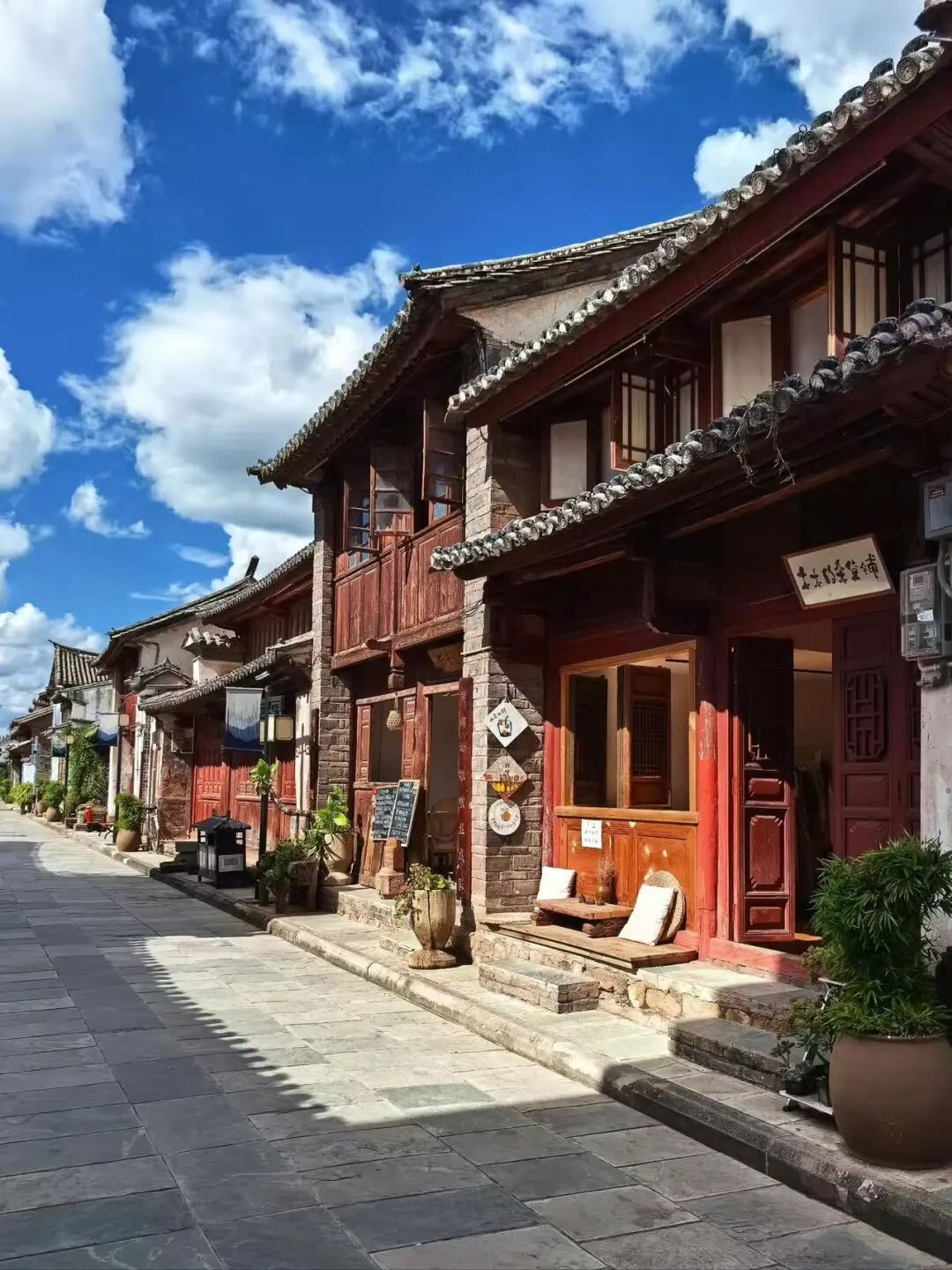 一个人小住几天，建议来这座活着的小城！高铁22分钟直达，人少安逸，10元就能吃到饱~