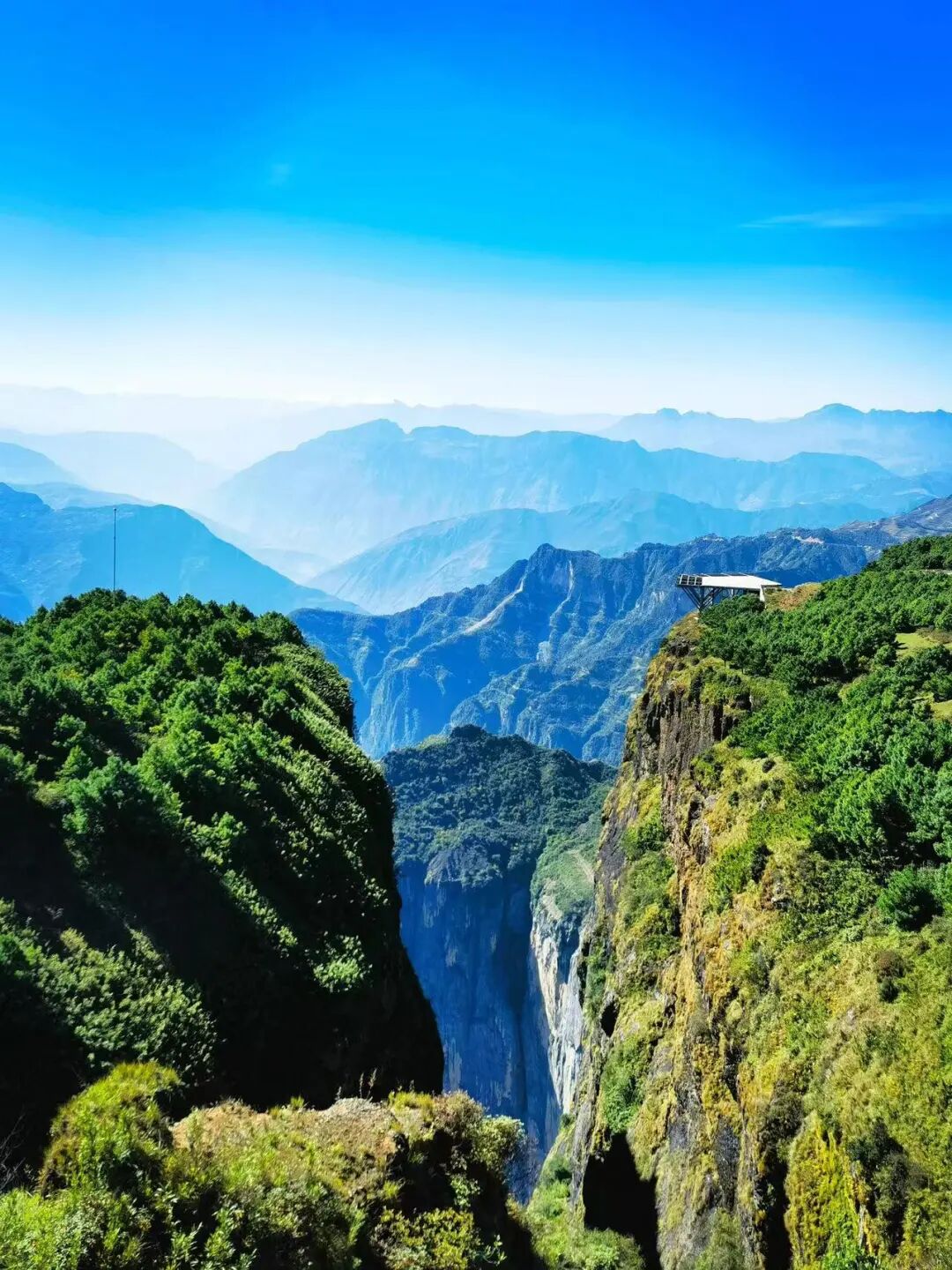 最适合一个人发呆的小城，比贵州凉快，比大理更慢，夏天才20℃，6元嗦凉粉！