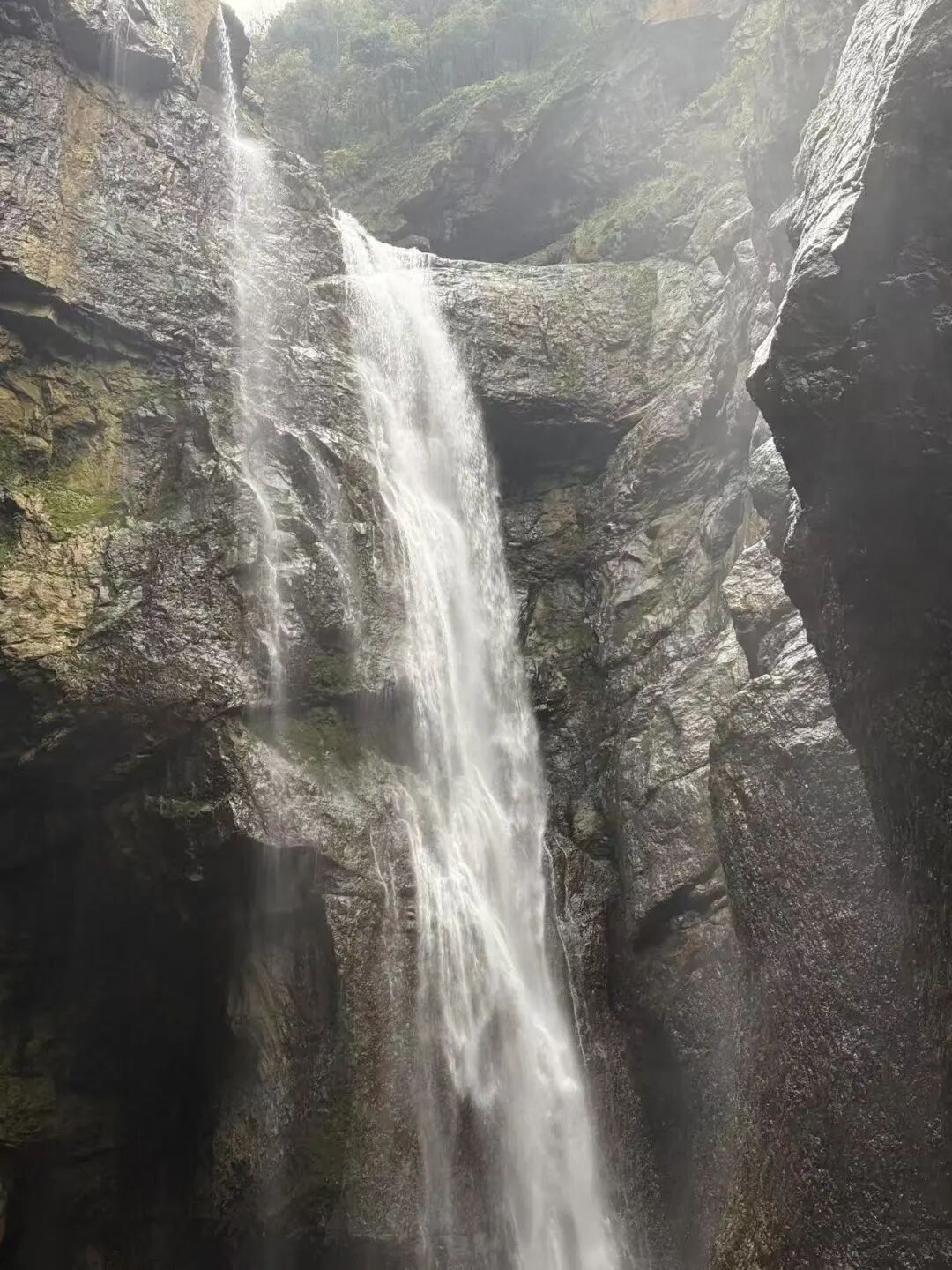 最适合一个人发呆的小城，比贵州凉快，比大理更慢，夏天才20℃，6元嗦凉粉！