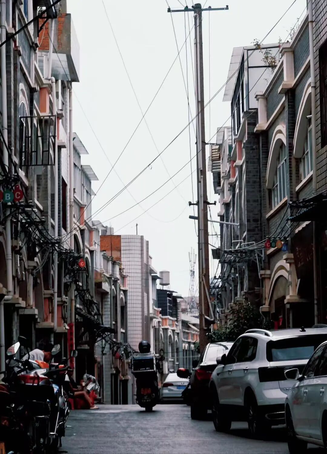 最适合一个人发呆的小城，比贵州凉快，比大理更慢，夏天才20℃，6元嗦凉粉！