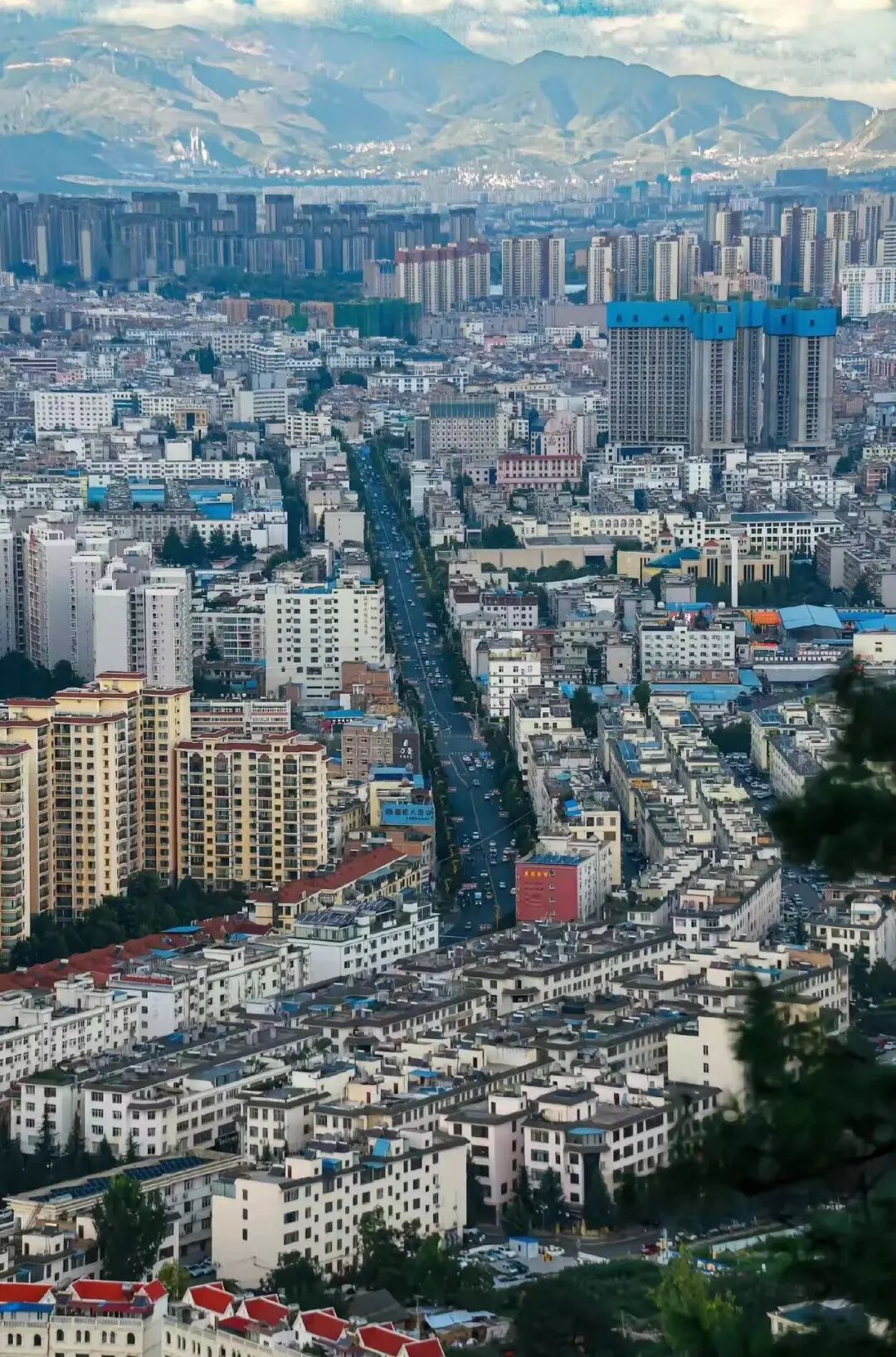 最适合一个人发呆的小城，比贵州凉快，比大理更慢，夏天才20℃，6元嗦凉粉！